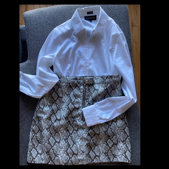 Faux leather beige snake skirt H&M size 8 but fits me (a size 4) worn once - Picture 3 of 6